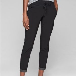 ATHLETA midtown ankle pant in size 8P. EUC!!!!!